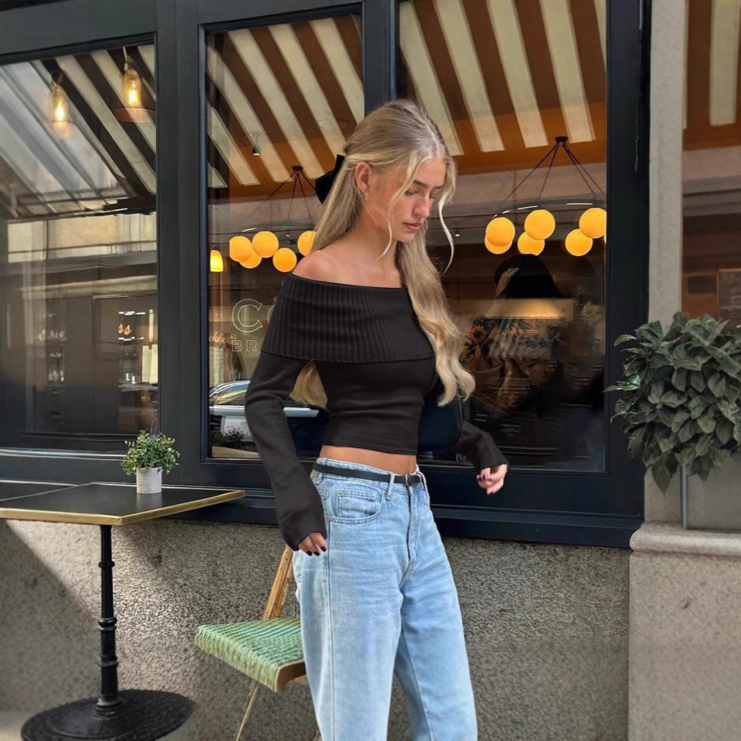 Moda uliczna: top z odkrytymi  – Street Fashion Y2K recenzja i cena