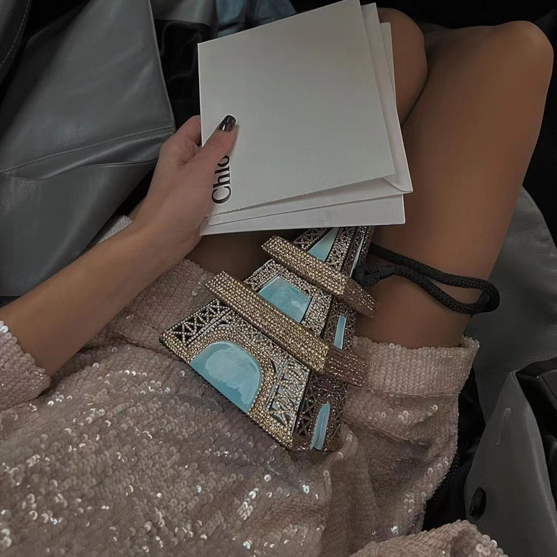 Sukienka z cekinami w kolorze  – Street Fashion Paris 2025 recenzja i cena